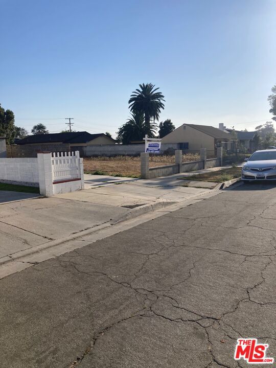 322 W 122nd Street, Los Angeles CA: https://media.crmls.org/mediaz/c4366514-aaec-425b-9014-2aff5f9b6e90.jpg