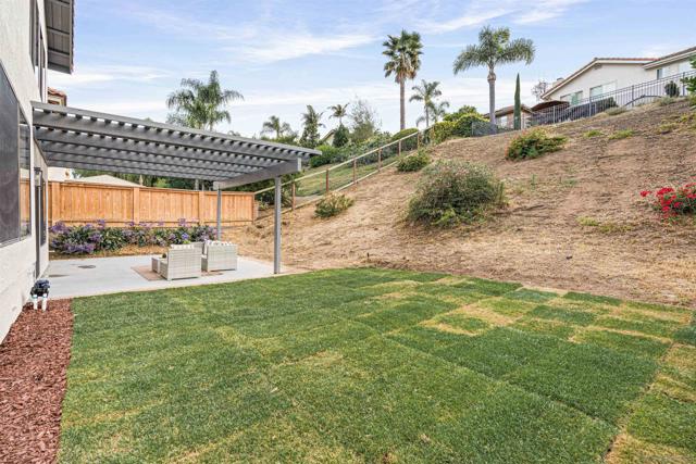 2064 White Birch Dr, Vista CA: https://media.crmls.org/mediaz/c4369465-27c7-46d6-be91-10312ba332de.jpg