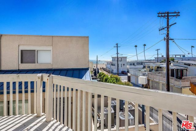 7301 Vista Del Mar, Playa del Rey CA: https://media.crmls.org/mediaz/c436cbdf-da61-4929-ac54-f28b49b300d7.jpg