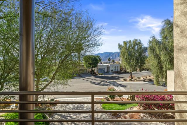 4315 Vantage Lane, Palm Springs CA: https://media.crmls.org/mediaz/c436e39e-38fe-4f72-b36c-4dc6ddac344f.jpg
