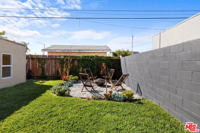 2400 W 74th Street, Los Angeles CA: https://media.crmls.org/mediaz/c4370344-fd10-4bc6-a02b-42b4457f89e6.jpg