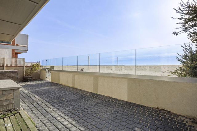 3541 Ocean Drive, Oxnard CA: https://media.crmls.org/mediaz/c437471b-417c-46a6-80d6-94d46b6cc73f.jpg