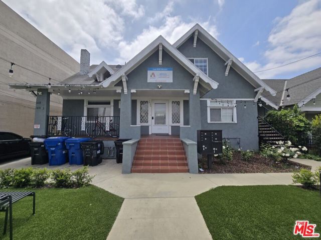 1420 W 28th Street, Los Angeles CA: https://media.crmls.org/mediaz/c4375d64-1c46-43d1-bf50-f23f855ef5cd.jpg