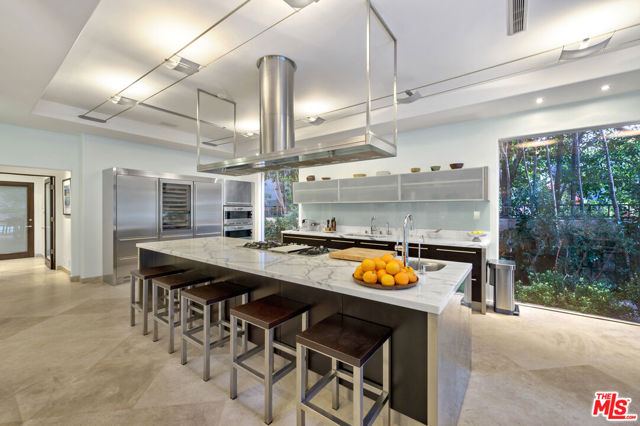 623 N ALTA Drive, Beverly Hills CA: https://media.crmls.org/mediaz/c437d4fe-0630-4083-82a3-57080b6e5ea8.jpg