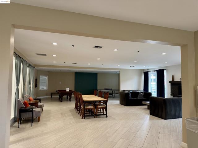 6400 Christie Ave, Emeryville CA: https://media.crmls.org/mediaz/c437ecf7-c9d3-489f-8f90-4034254b4948.jpg
