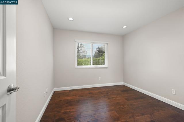 940 Lexington Pl, San Ramon CA: https://media.crmls.org/mediaz/c4384a17-ce7d-42a4-9fdb-8e8c6bd15e1c.jpg