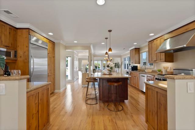 372 Bluefish Court, Foster City CA: https://media.crmls.org/mediaz/c438a748-7abe-4217-a0a4-f7e89c98f27e.jpg