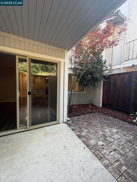 105 Via Cabrera Ln, Martinez CA: https://media.crmls.org/mediaz/c43923d7-c22c-468d-8976-bd9ef7326481.jpg