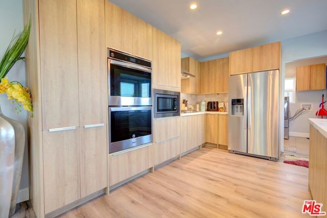 9001 S 5TH Avenue, Inglewood CA: https://media.crmls.org/mediaz/c439961b-4f88-4e64-b33d-6fadd97cc8f6.jpg