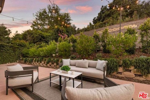 Intimate outdoor living area