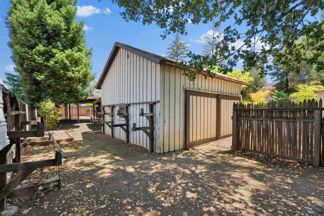 17 Oak Street, Los Altos CA: https://media.crmls.org/mediaz/c43a103f-51e4-4a70-97c6-c0fb6d50bdd8.jpg