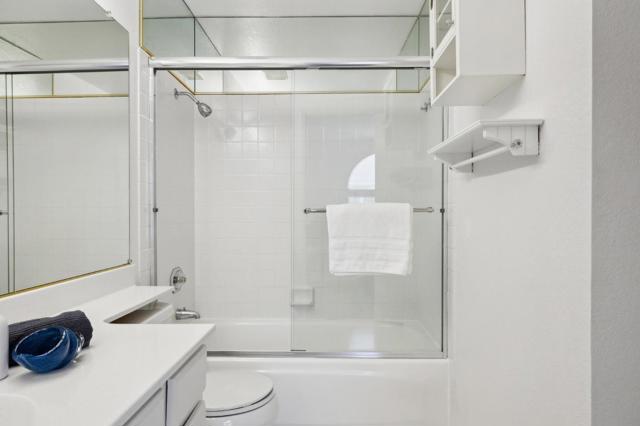 820 Boardwalk Place, Redwood City CA: https://media.crmls.org/mediaz/c43a286b-89a3-4ca2-9828-5fd974d30218.jpg