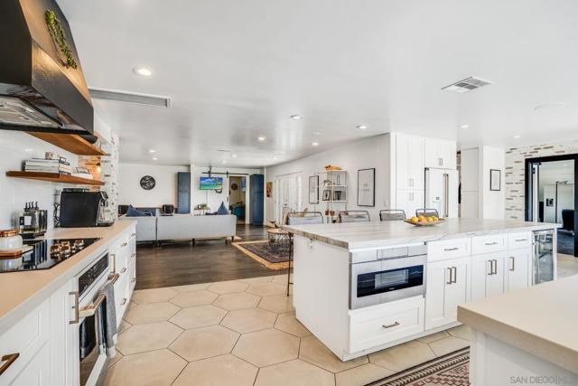 1271 Via Sendero, Escondido CA: https://media.crmls.org/mediaz/c43a37fd-6c2f-4766-afb6-c03b739b4c5c.jpg