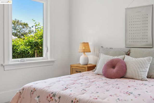 2705 Mathews St, Berkeley CA: https://media.crmls.org/mediaz/c43a9452-44a6-45e9-9560-c4dd4bd65161.jpg