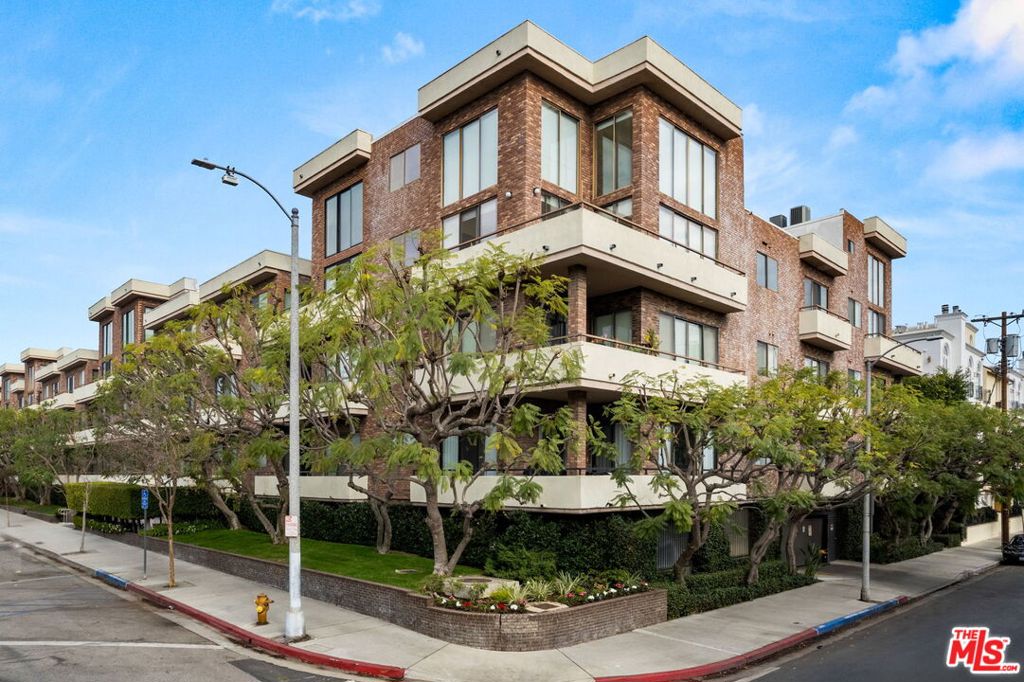 1880 Veteran Avenue #208