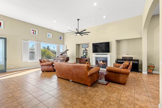 29472 Welk Highland Dr., Escondido CA: https://media.crmls.org/mediaz/c43b64a2-f19c-4eaa-a934-42ef9f0fcff3.jpg