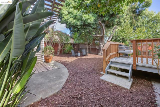 5318 Fleming Avenue, Oakland CA: https://media.crmls.org/mediaz/c43c188f-b517-4bfb-abbd-c203d731cc0b.jpg