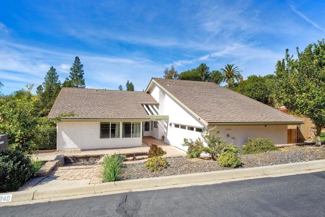 17240 Cuvee Ct, Poway CA: https://media.crmls.org/mediaz/c43c250d-f098-4574-9d39-c62ff8350d59.jpg