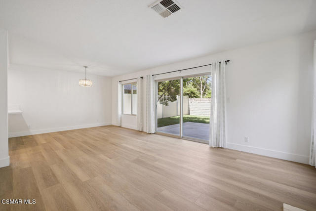 2619 Calle Hermosa, Thousand Oaks CA: https://media.crmls.org/mediaz/c43c60dc-4cf6-45e5-a035-4a4410fd91af.jpg