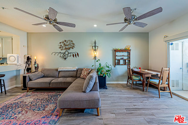 415 Townsquare Lane, Huntington Beach CA: https://media.crmls.org/mediaz/c43ca0dd-682b-49b4-bfb5-a94f9f19f746.jpg