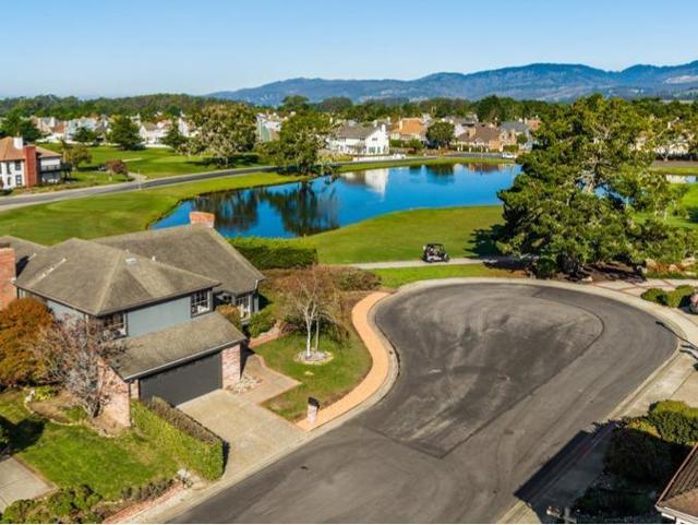 370 Burning Tree Court, Half Moon Bay CA: https://media.crmls.org/mediaz/c43d9f6b-1da1-4e29-90d7-8cba13a12627.jpg