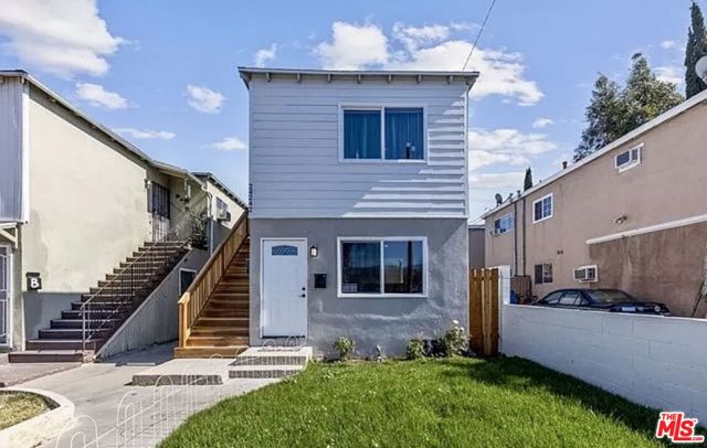 24242 Pine Street, Newhall CA: https://media.crmls.org/mediaz/c43e10f7-8409-4e44-94e6-f2cc90ef10f3.jpg