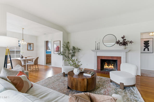 Detail Gallery Image 3 of 18 For 4563 Loma Vista Dr, La Canada Flintridge,  CA 91011 - 4 Beds | 2 Baths