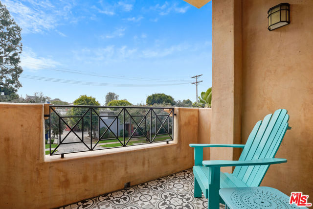 16123 W Sunset Boulevard, Pacific Palisades CA: https://media.crmls.org/mediaz/c43ef2ab-19ee-4400-af11-f65eb4e1a163.jpg
