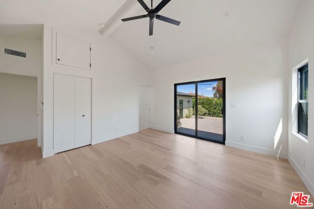 4718 Gaviota Avenue, Long Beach CA: https://media.crmls.org/mediaz/c43f0ebc-8042-4e18-837d-59a39cc5d624.jpg