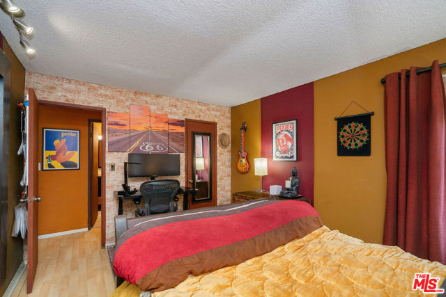 28915 Thousand Oaks Boulevard, Agoura Hills CA: https://media.crmls.org/mediaz/c43f3e89-71c1-4018-bda4-45ac0745d6c0.jpg