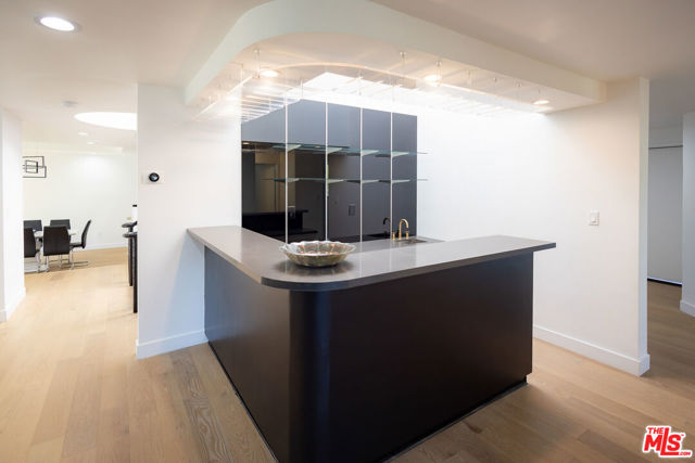 21329 Mulholland Drive, Woodland Hills CA: https://media.crmls.org/mediaz/c440169c-454d-43cd-be54-da0542331042.jpg