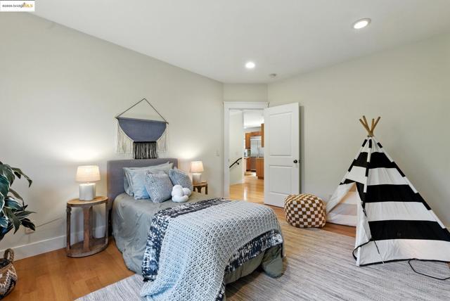 1020 Channing Ave, Palo Alto CA: https://media.crmls.org/mediaz/c44044cf-4b02-4db9-807e-b798a567498a.jpg