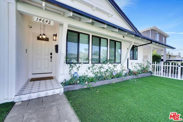 14642 Runnymede Street, Van Nuys CA: https://media.crmls.org/mediaz/c440c6b3-4e83-451b-995a-17166b1eb4c4.jpg