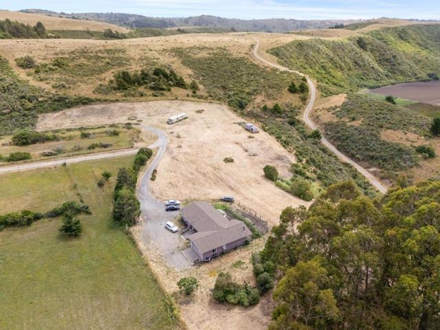5677 Cloverdale Road, Pescadero CA: https://media.crmls.org/mediaz/c4412ee6-b1e6-444d-8098-b40285cffecd.jpg