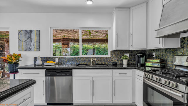 14 Gary Circle, Palm Springs CA: https://media.crmls.org/mediaz/c443499a-f0d2-4f97-8e86-8cd52fa5c06f.jpg
