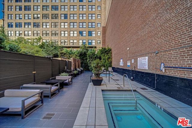 460 S SPRING Street, Los Angeles CA: https://media.crmls.org/mediaz/c4437d24-348a-451d-9760-cc36fbecac39.jpg