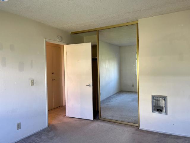 3751 Harrison St, Oakland CA: https://media.crmls.org/mediaz/c4439655-1d02-45f8-b98b-02c1308bfe99.jpg