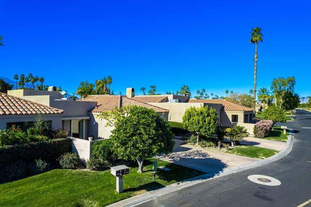 153 Lake Shore Drive, Rancho Mirage CA: https://media.crmls.org/mediaz/c443aac2-119b-41d3-95cf-bf380a513319.jpg