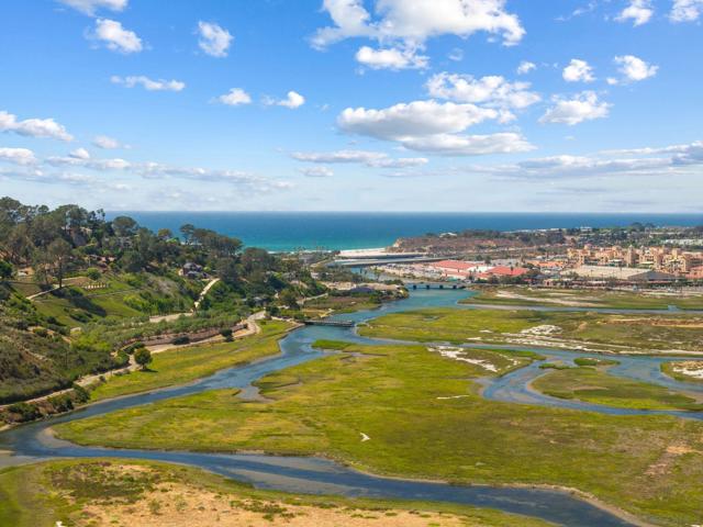1515 San Dieguito Dr, Del Mar CA: https://media.crmls.org/mediaz/c4444568-b7ab-4d74-923f-cc42be50b74e.jpg