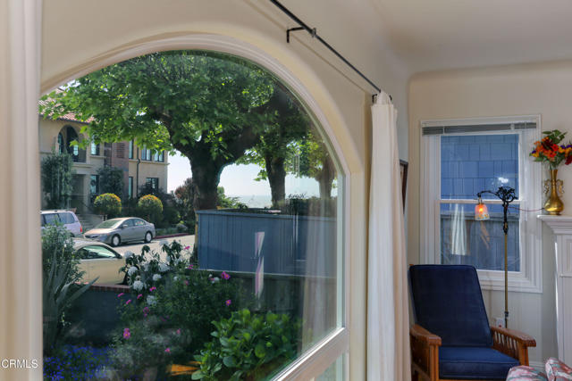 Detail Gallery Image 6 of 14 For 113 4th Ave, Santa Cruz,  CA 95062 - 4 Beds | 2/2 Baths