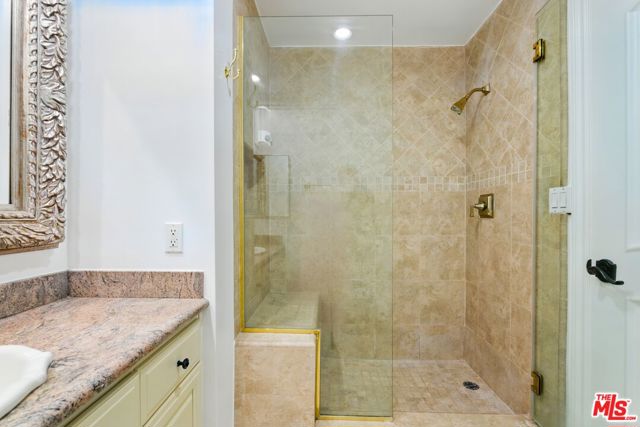 321 N Oakhurst Drive, Beverly Hills CA: https://media.crmls.org/mediaz/c444842c-a3d4-4c01-b1bf-19dcfd3f5819.jpg