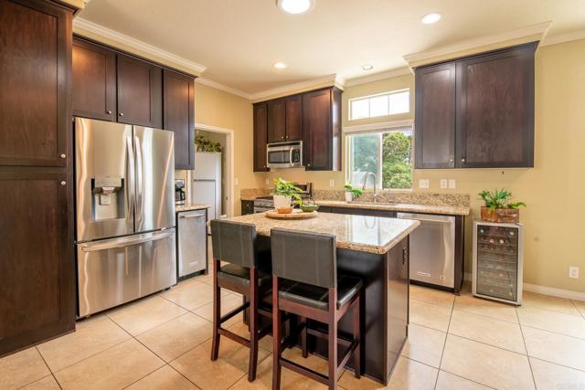 6508 Friendly Place, Carlsbad CA: https://media.crmls.org/mediaz/c4449bc7-5def-430f-b40b-067cd5885b9b.jpg