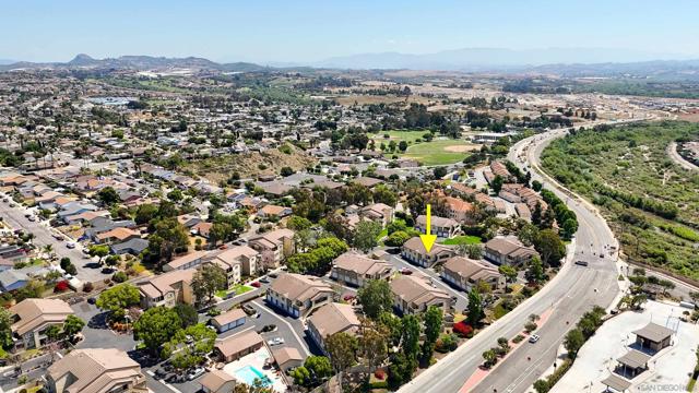 5033 Los Morros Way, Oceanside CA: https://media.crmls.org/mediaz/c444e347-da0f-46ff-b056-ca1fb15890b1.jpg