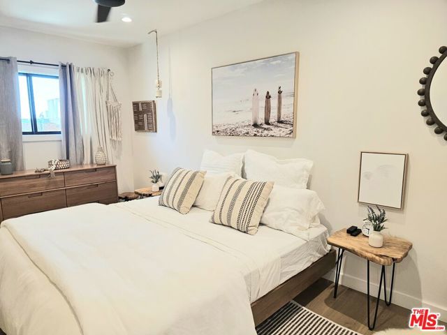 17 Sunset Avenue, Venice CA: https://media.crmls.org/mediaz/c445ce27-a01a-4c96-b3c1-aa1974c58b14.jpg