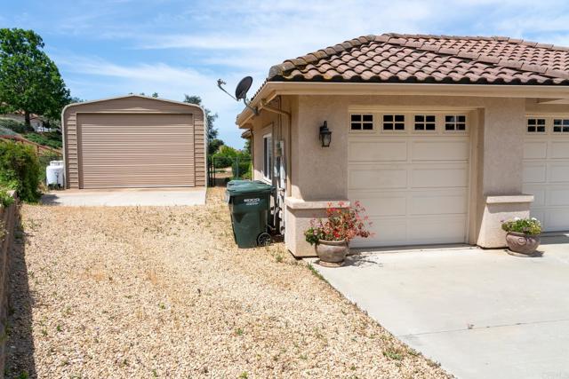 30646 Red Hawk Road, Valley Center CA: https://media.crmls.org/mediaz/c4474a5d-04b7-49ce-9f89-30f9f6fdb99e.jpg