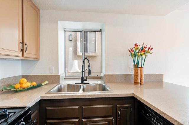 Detail Gallery Image 8 of 53 For 7386 Altiva Place, Carlsbad,  CA 92009 - 2 Beds | 2 Baths