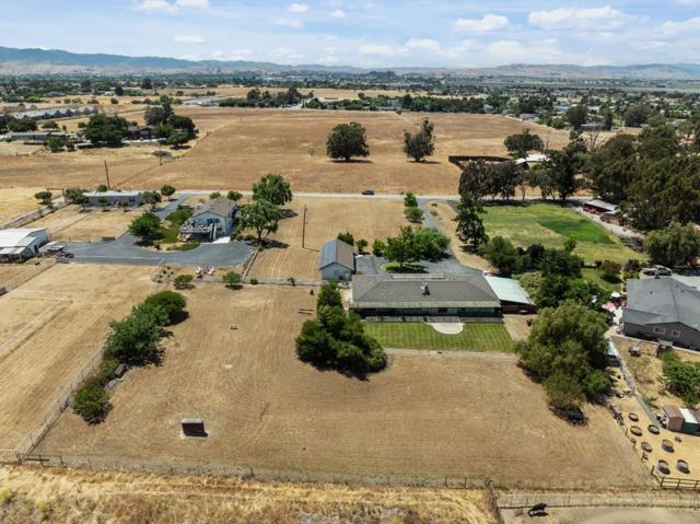 307 Mansfield Road, Hollister CA: https://media.crmls.org/mediaz/c447a425-de1f-4e37-849a-a3d84ec00943.jpg