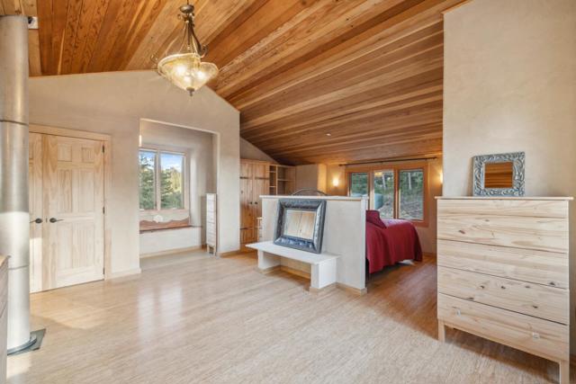 18010 Moonrise Road, Boulder Creek CA: https://media.crmls.org/mediaz/c448717d-8beb-4c61-9441-9f7b0d3dfca9.jpg