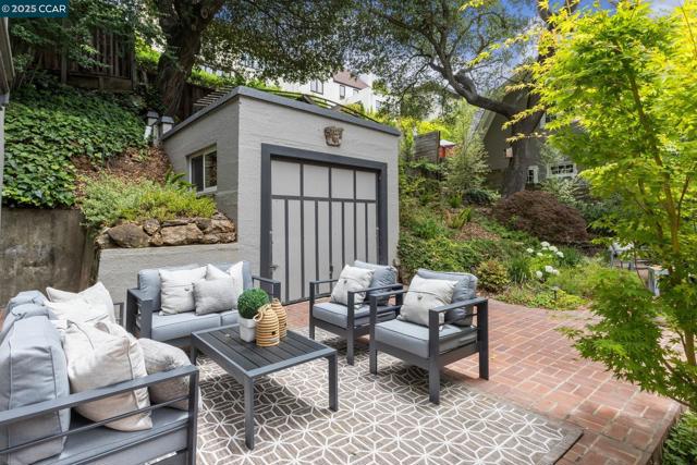 91 Tunnel Rd, Berkeley CA: https://media.crmls.org/mediaz/c4489614-8aab-42b5-974a-c46451f45bbf.jpg
