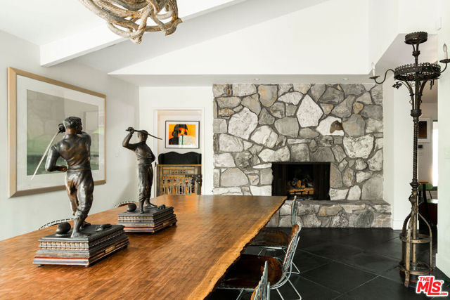 4078 Mandeville Canyon Rd. Road, Los Angeles CA: https://media.crmls.org/mediaz/c448e1d9-c8d1-41a7-b922-200ea90dbf54.jpg